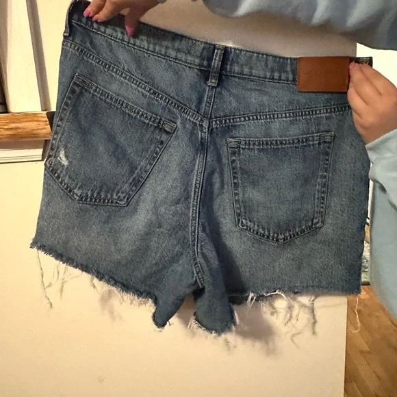 Lucky Brand Women's Ripped Jean Shorts - Light Blue - Picture 4 of 7